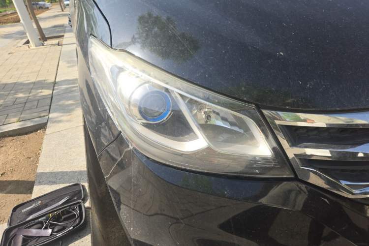 Used SAIC MAXUS G10 2018 PLUS 1.9T Manual Elite Edition Diesel Right Front Headlight