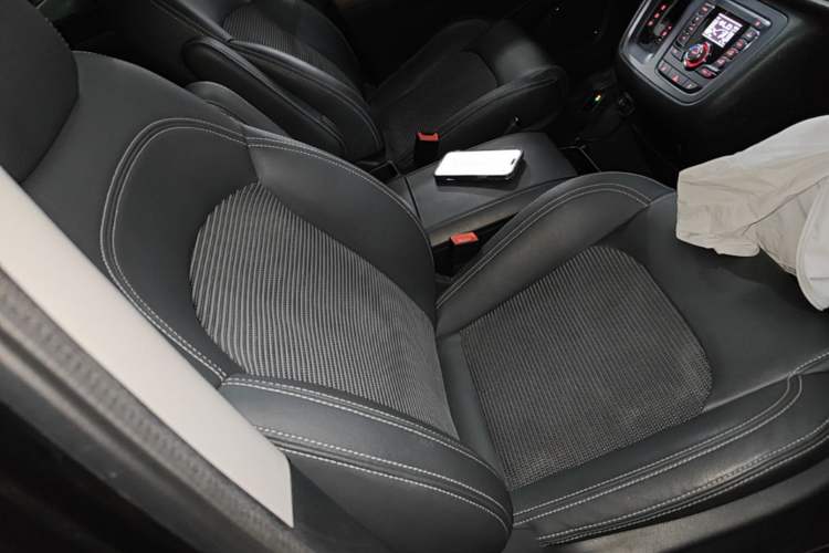Used SAIC MAXUS G10 2018 PLUS 1.9T Automatic Luxury Edition Diesel Right Front Seat