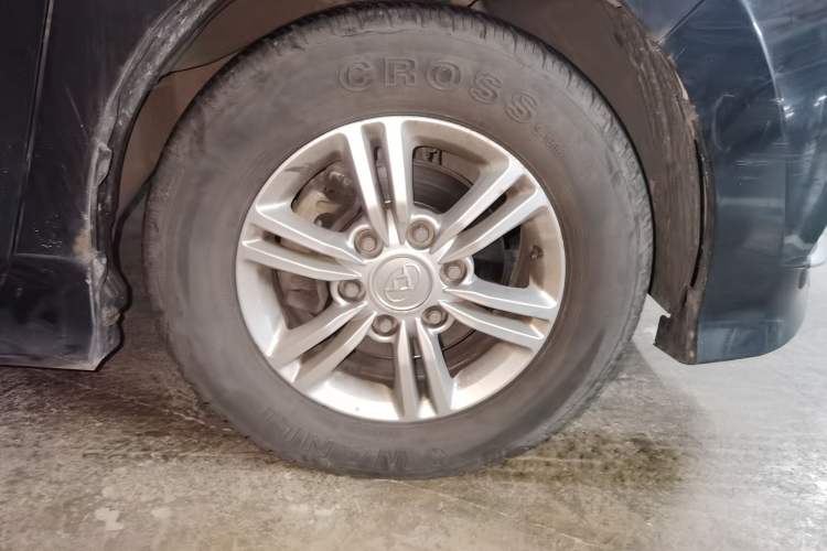 Used SAIC MAXUS G10 2018 PLUS 2.0T Automatic Elite Edition Right Front Wheel Hub