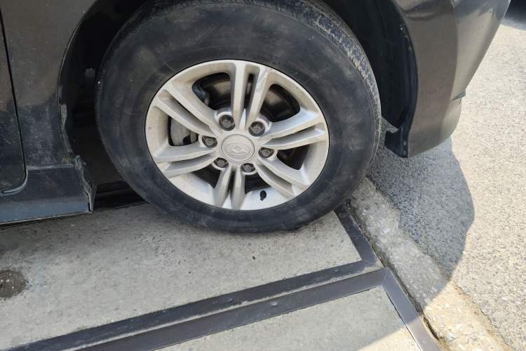 Used SAIC MAXUS G10 2018 PLUS 2.4L Manual Elite Edition Right Front Wheel Hub