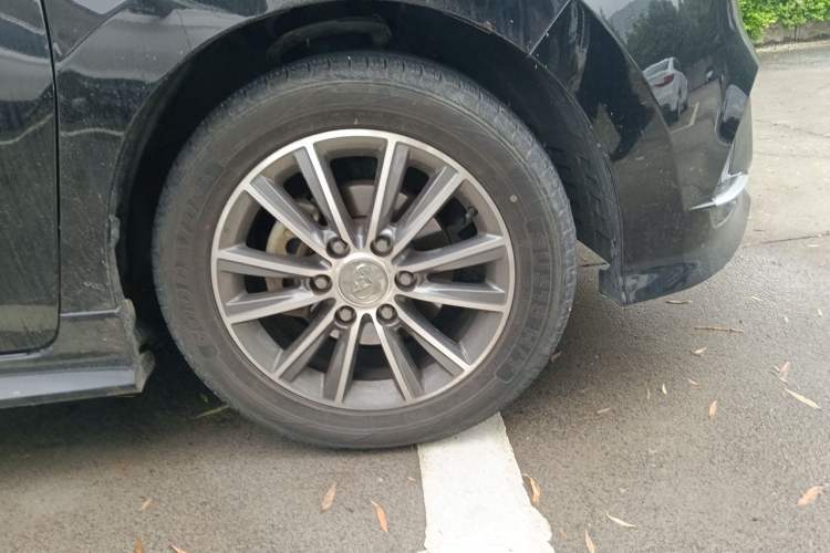 Used SAIC MAXUS G10 2018 PLUS 2.0T Automatic Luxury Executive Edition Right Front Wheel Hub