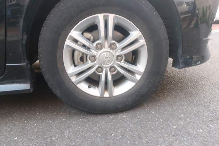 Used SAIC MAXUS G10 2018 PLUS 2.0T Manual Elite Edition Right Front Wheel Hub