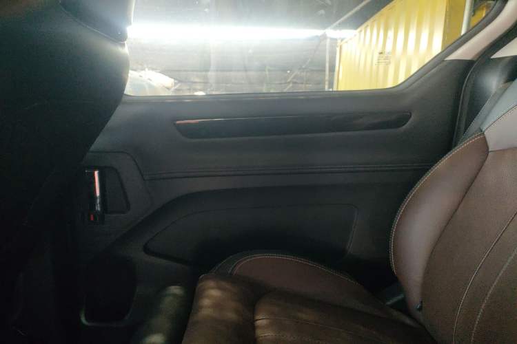 Used SAIC MAXUS G10 2018 PLUS 2.0T Automatic Luxury Executive Edition Right Rear Door Interior