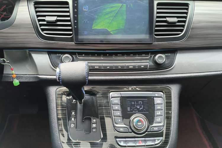 Used SAIC MAXUS G10 2018 PLUS 2.0T Automatic Elite Edition Audio And AC Panel