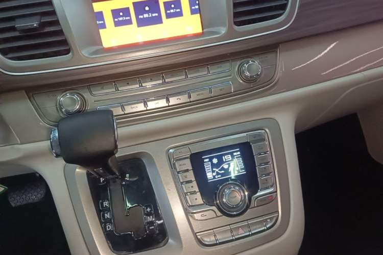 Used SAIC MAXUS G10 2018 PLUS 2.0T Automatic Elite Edition Audio And AC Panel