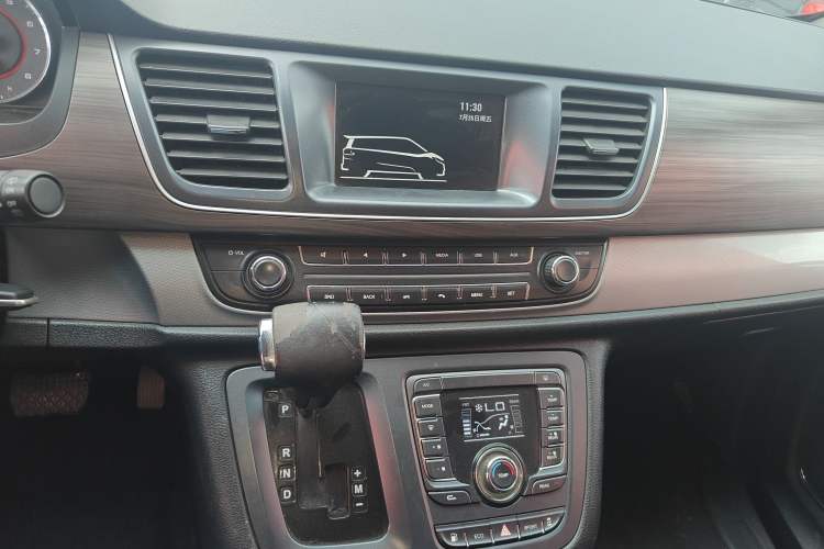 Used SAIC MAXUS G10 2018 PLUS 2.0T Automatic Elite Edition Audio And AC Panel