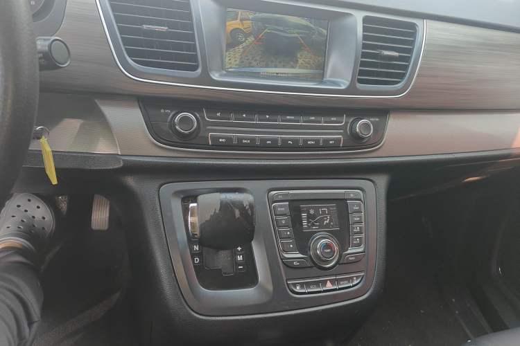 Used SAIC MAXUS G10 2018 PLUS 2.0T Automatic Elite Edition Audio And AC Panel