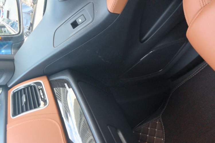 Used SAIC MAXUS G10 2018 PLUS 2.0T Automatic Flagship Edition Audio And AC Panel