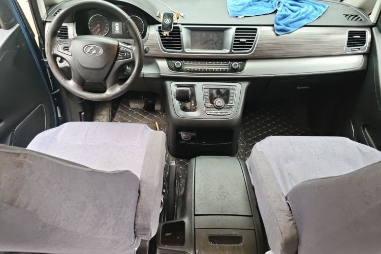 Used SAIC MAXUS G10 2018 PLUS 2.0T Automatic Elite Edition Center Console