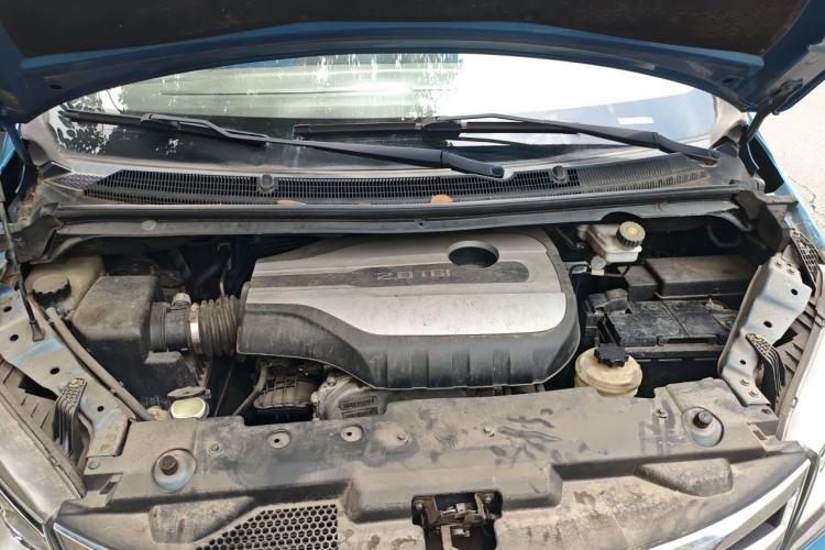 Used SAIC MAXUS G10 2018 PLUS 2.0T Automatic Elite Edition Engine Bay