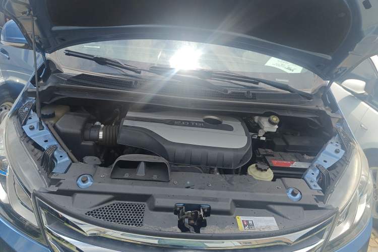Used SAIC MAXUS G10 2018 PLUS 2.0T Automatic Elite Edition Engine Bay