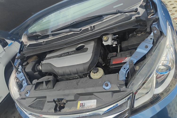 Used SAIC MAXUS G10 2018 PLUS 2.0T Automatic Elite Edition Engine Bay
