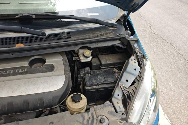 Used SAIC MAXUS G10 2018 PLUS 2.0T Automatic Elite Edition Engine Bay Left