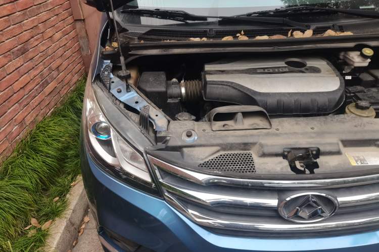 Used SAIC MAXUS G10 2018 PLUS 2.0T Automatic Elite Edition Engine Bay Right