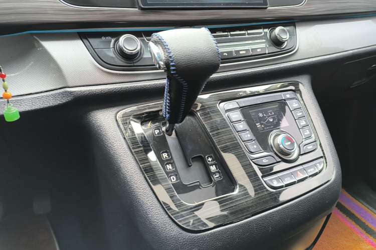 Used SAIC MAXUS G10 2018 PLUS 2.0T Automatic Elite Edition Gear Lever
