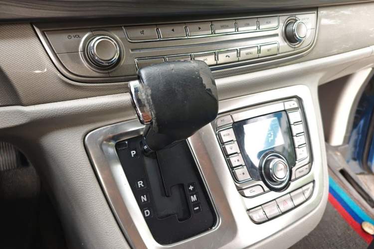 Used SAIC MAXUS G10 2018 PLUS 2.0T Automatic Elite Edition Gear Lever