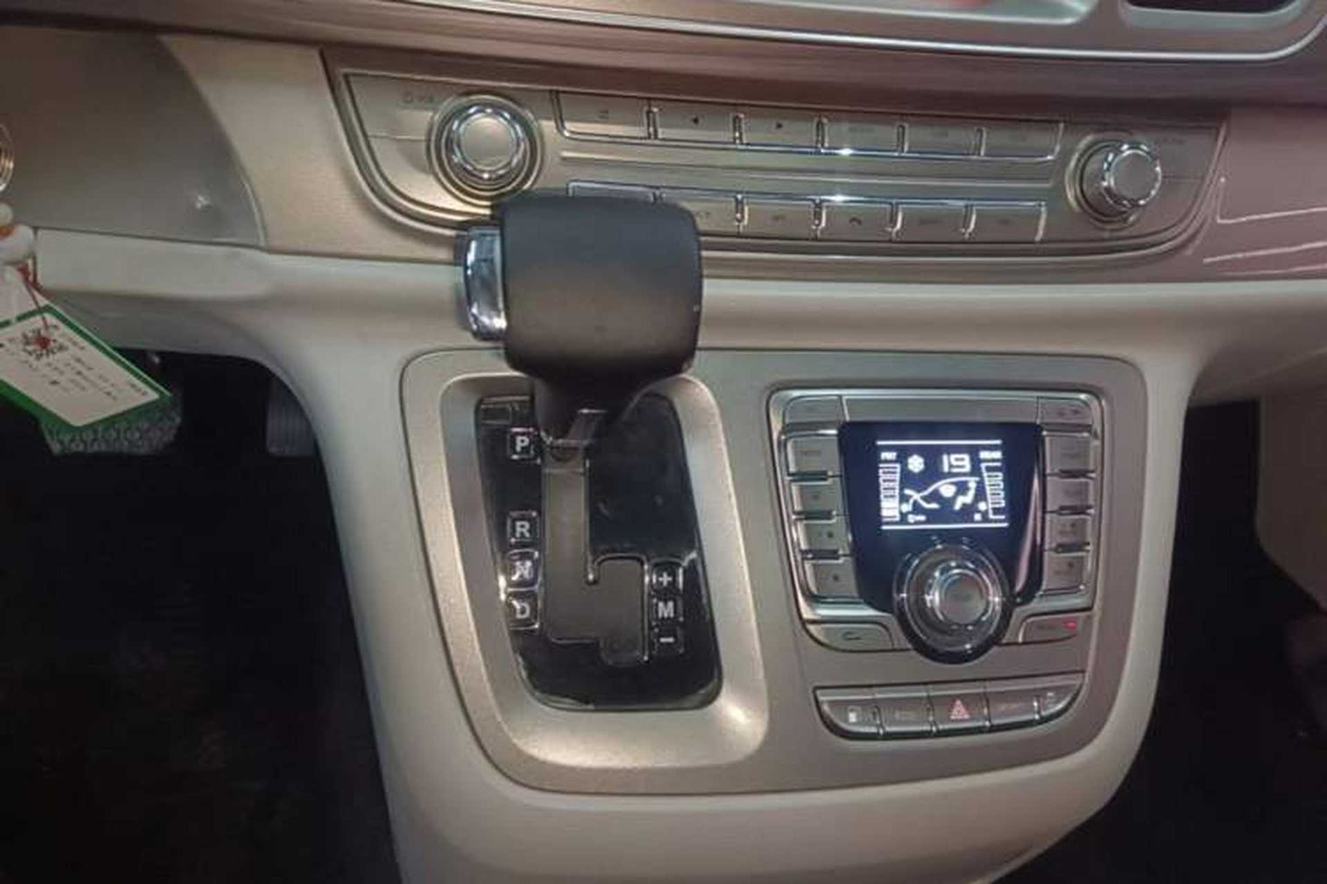 Used SAIC MAXUS G10 2018 PLUS 2.0T Automatic Elite Edition Gear Lever