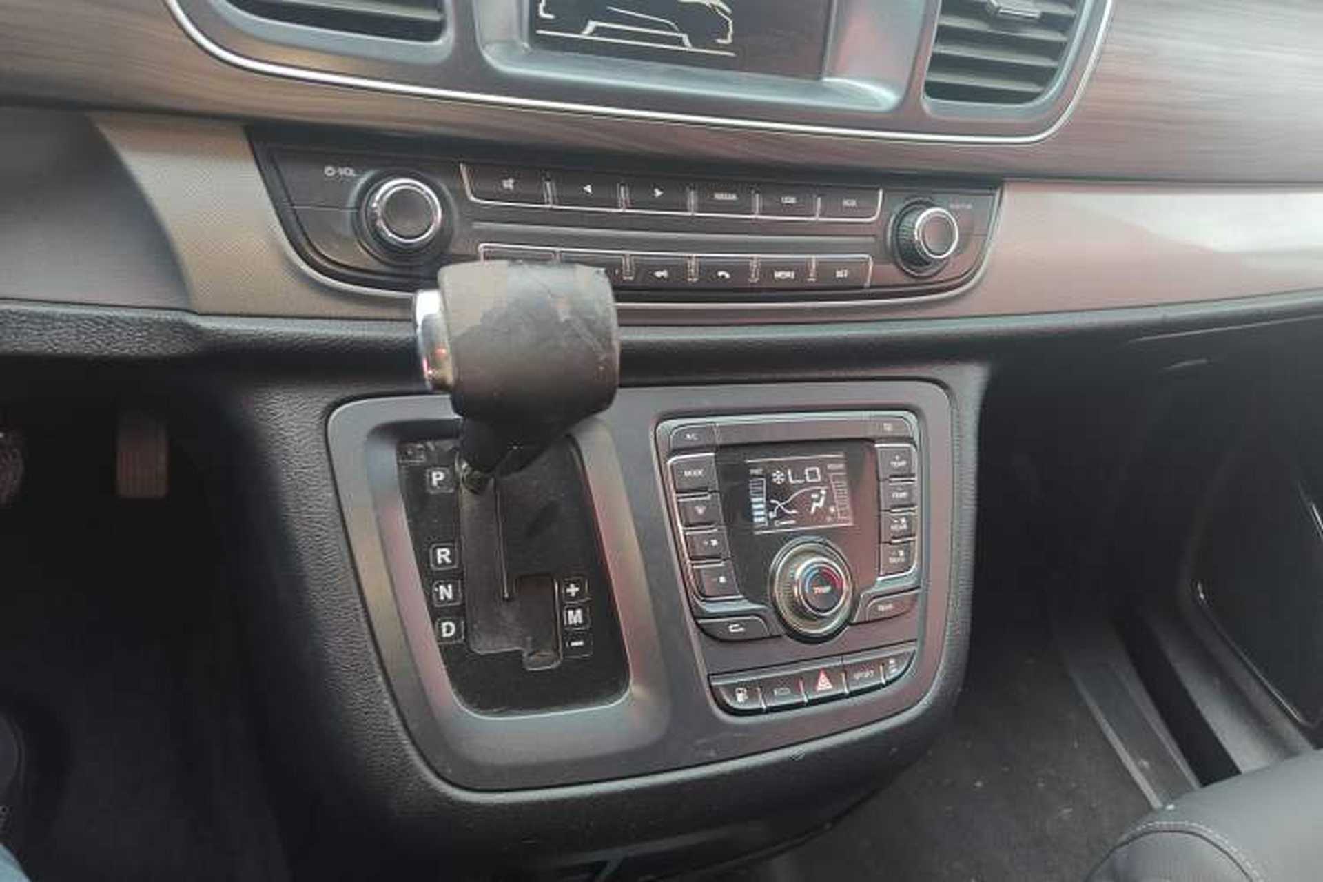 Used SAIC MAXUS G10 2018 PLUS 2.0T Automatic Elite Edition Gear Lever
