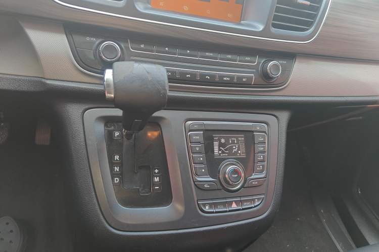 Used SAIC MAXUS G10 2018 PLUS 2.0T Automatic Elite Edition Gear Lever
