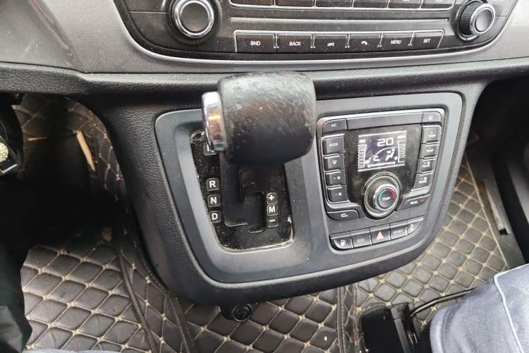 Used SAIC MAXUS G10 2018 PLUS 2.0T Automatic Elite Edition Gear Lever