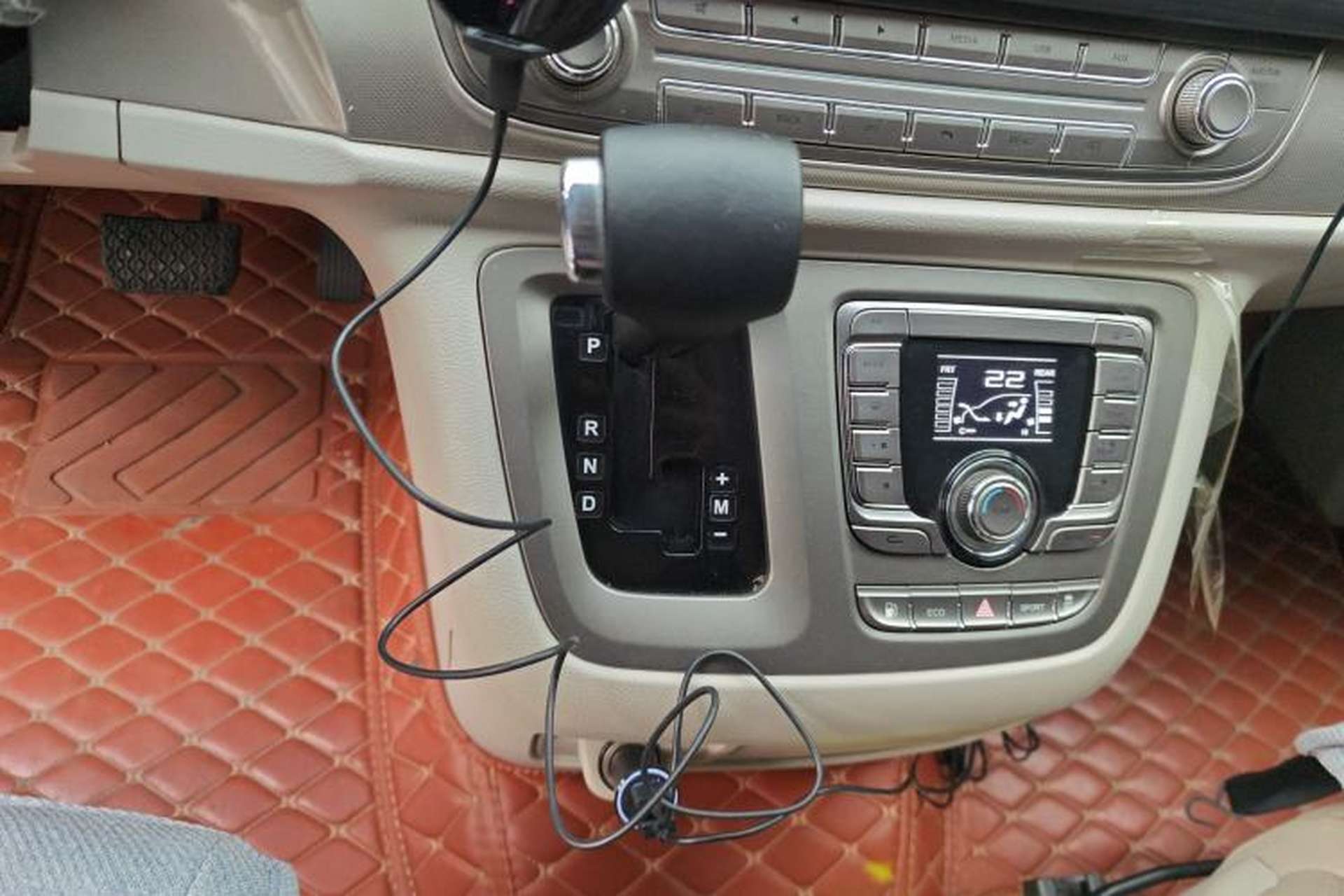 Used SAIC MAXUS G10 2018 PLUS 2.0T Automatic Elite Edition Gear Lever