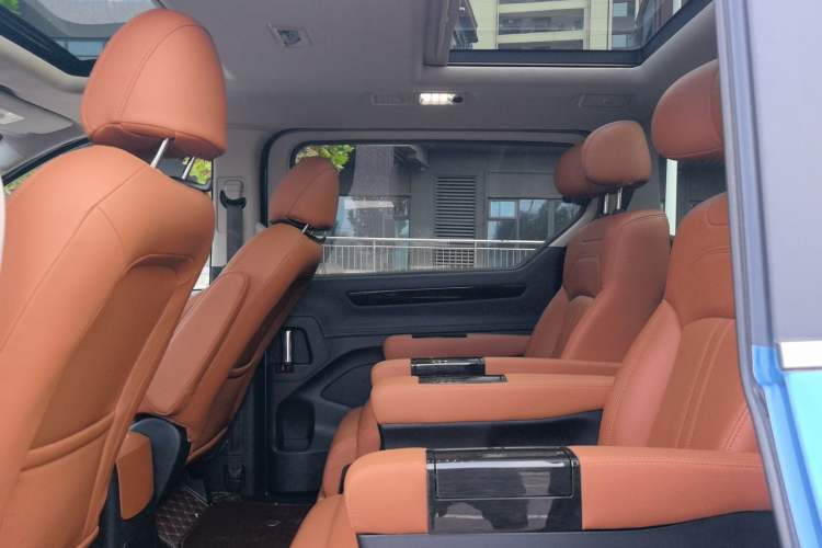 Used SAIC MAXUS G10 2018 PLUS 2.0T Automatic Flagship Edition Interior 2