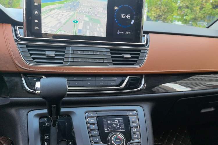 Used SAIC MAXUS G10 2018 PLUS 2.0T Automatic Flagship Edition Interior 3