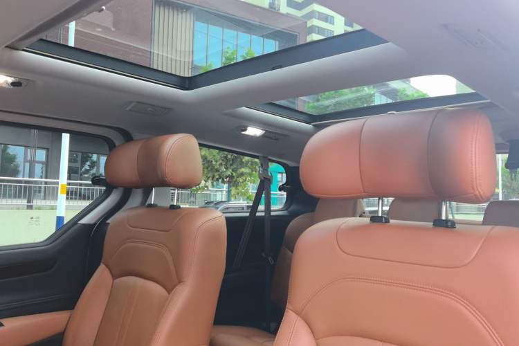 Used SAIC MAXUS G10 2018 PLUS 2.0T Automatic Flagship Edition Interior 4