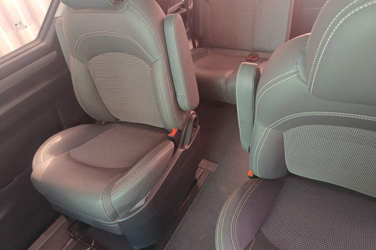 Used SAIC MAXUS G10 2018 PLUS 2.0T Automatic Elite Edition Left Rear Seat