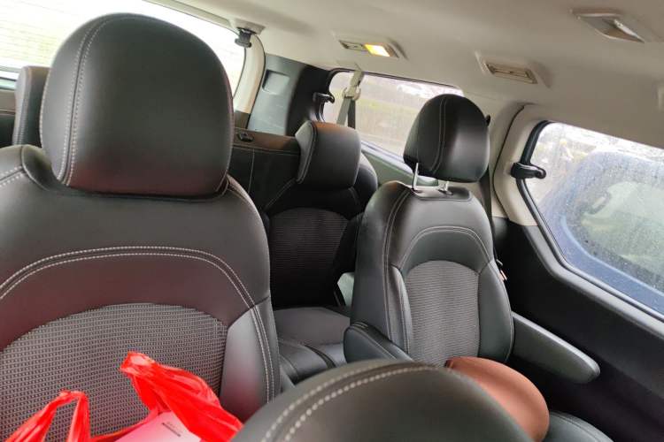Used SAIC MAXUS G10 2018 PLUS 1.9T Manual Elite Edition Diesel Left Rear Seat