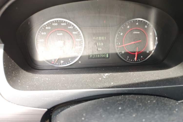 Used SAIC MAXUS G10 2018 PLUS 2.0T Automatic Elite Edition Odometer Close Up