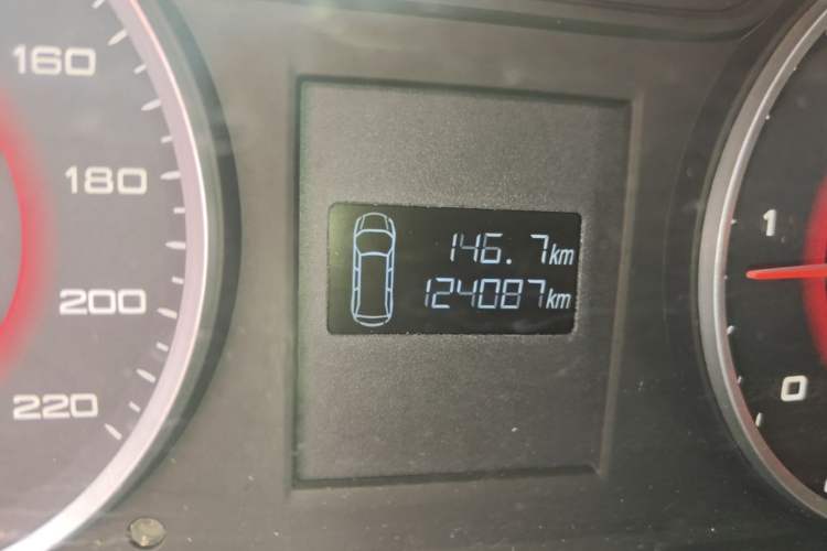 Used SAIC MAXUS G10 2018 PLUS 1.9T Manual Elite Edition Diesel Odometer Close Up