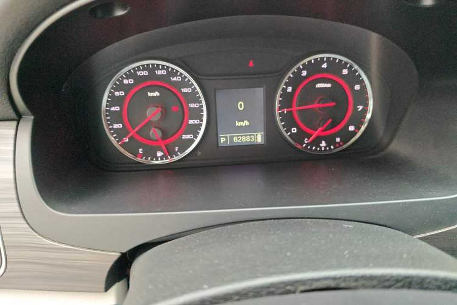 Used SAIC MAXUS G10 2018 PLUS 2.0T Automatic Elite Edition Odometer Close Up