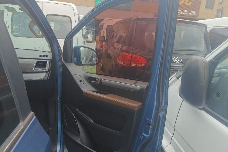Used SAIC MAXUS G10 2018 PLUS 2.0T Automatic Elite Edition Right Front Door Interior