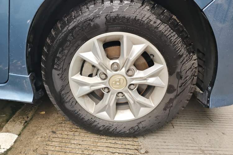 Used SAIC MAXUS G10 2018 PLUS 2.0T Automatic Elite Edition Right Front Wheel Hub