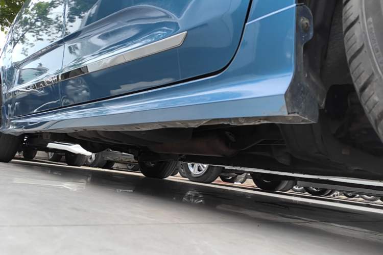 Used SAIC MAXUS G10 2018 PLUS 2.0T Automatic Elite Edition Right Side Sill