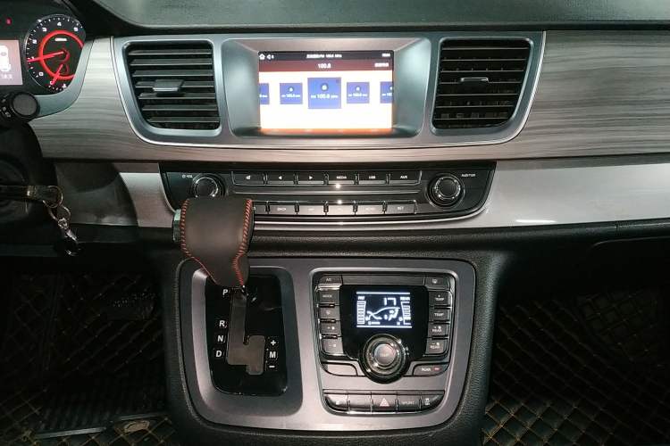 Used SAIC MAXUS G10 2018 PLUS 2.0T Automatic Smart Edition Audio And AC Panel