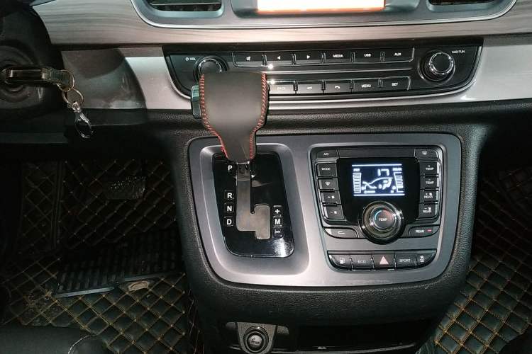 Used SAIC MAXUS G10 2018 PLUS 2.0T Automatic Smart Edition Gear Lever