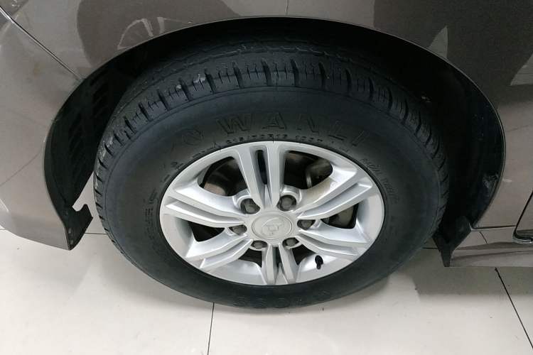 Used SAIC MAXUS G10 2018 PLUS 2.0T Automatic Smart Edition Left Front Wheel Hub