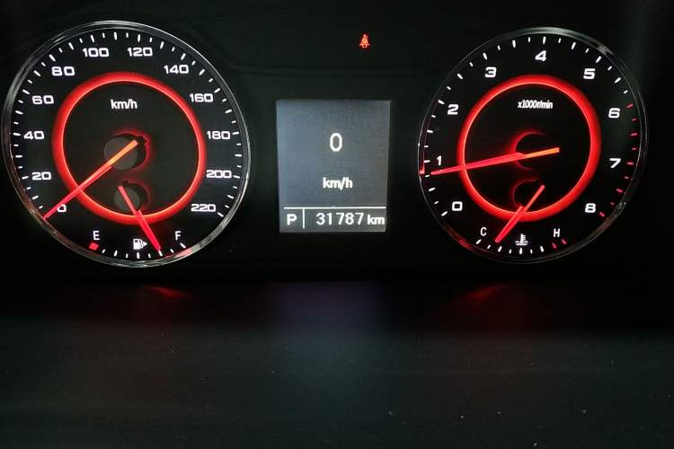 Used SAIC MAXUS G10 2018 PLUS 2.0T Automatic Smart Edition Odometer Close Up