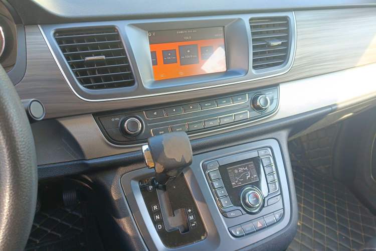Used SAIC MAXUS G10 2018 PLUS 2.0T Automatic Elite Edition Audio And AC Panel