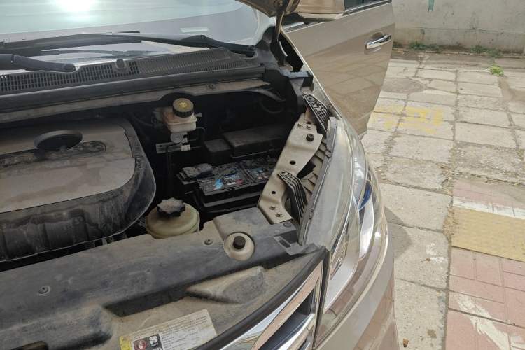 Used SAIC MAXUS G10 2018 PLUS 2.0T Automatic Executive Edition Engine Bay Left