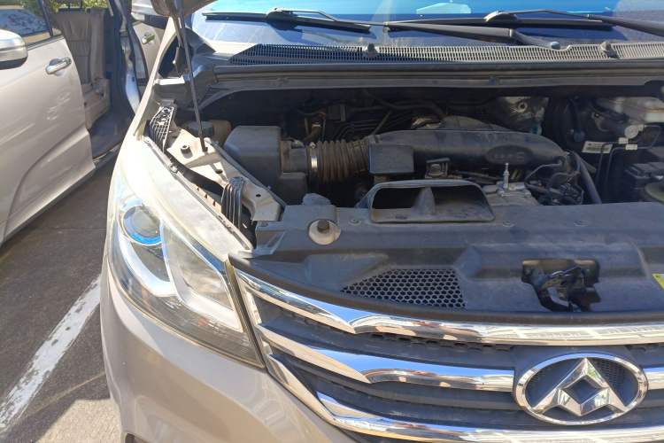 Used SAIC MAXUS G10 2018 PLUS 2.0T Automatic Elite Edition Engine Bay Right