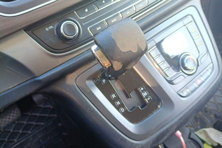 Used SAIC MAXUS G10 2018 PLUS 2.0T Automatic Elite Edition Gear Lever