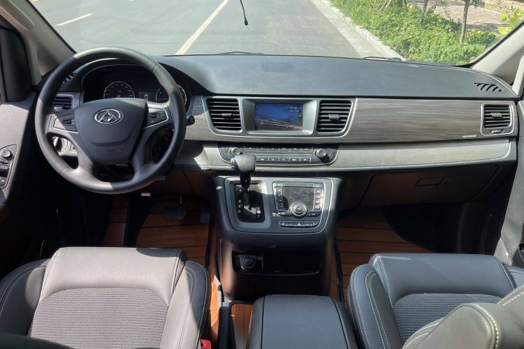 Used SAIC MAXUS G10 2018 PLUS 2.0T Automatic Elite Edition Interior 12