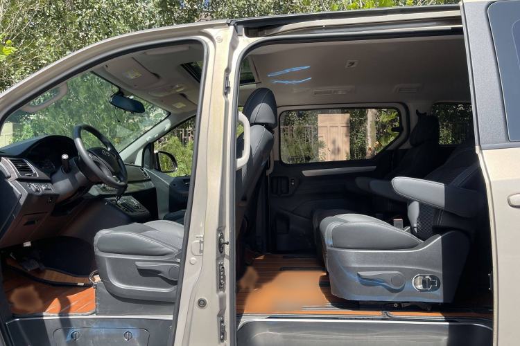 Used SAIC MAXUS G10 2018 PLUS 2.0T Automatic Elite Edition Interior 2