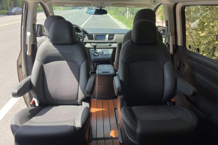 Used SAIC MAXUS G10 2018 PLUS 2.0T Automatic Elite Edition Interior 7