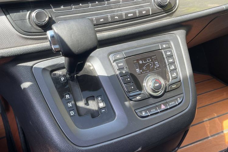 Used SAIC MAXUS G10 2018 PLUS 2.0T Automatic Elite Edition Interior 9