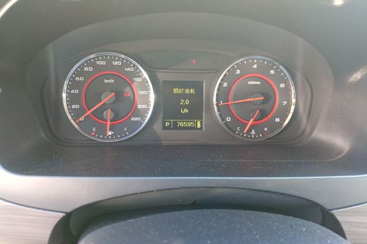 Used SAIC MAXUS G10 2018 PLUS 2.0T Automatic Elite Edition Odometer Close Up