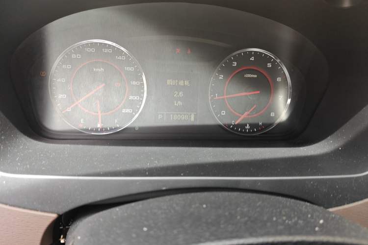 Used SAIC MAXUS G10 2018 PLUS 2.0T Automatic Executive Edition Odometer Close Up